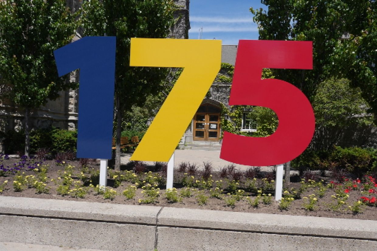 [175th Birthday sign on Union Street]