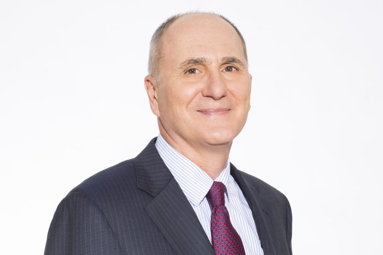 Alumnus and sportscaster Chris Cuthbert