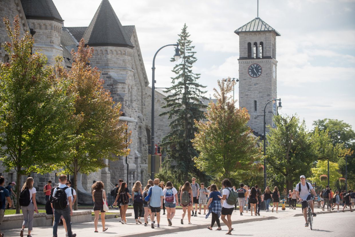 Students walking in front of Grant Hall