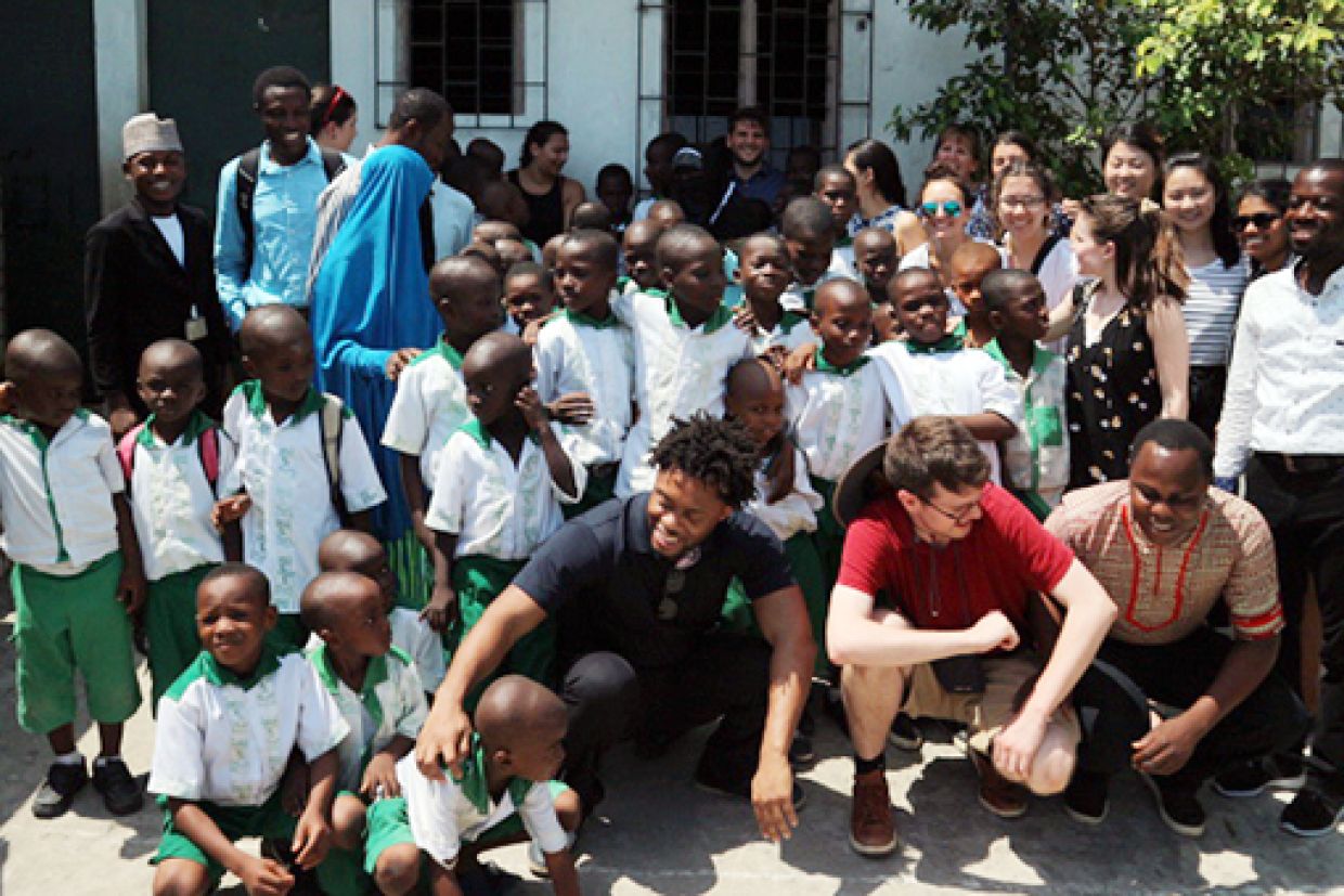 Queen's teacher candidates with a group of students from Abidjan, Cote d'Ivoire.