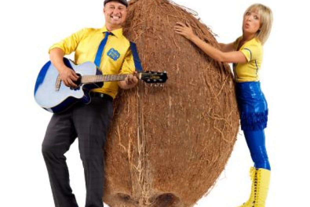 Taes Leavitt (Artsci’04) and Nick Adams (Artsci’04, Ed’05)