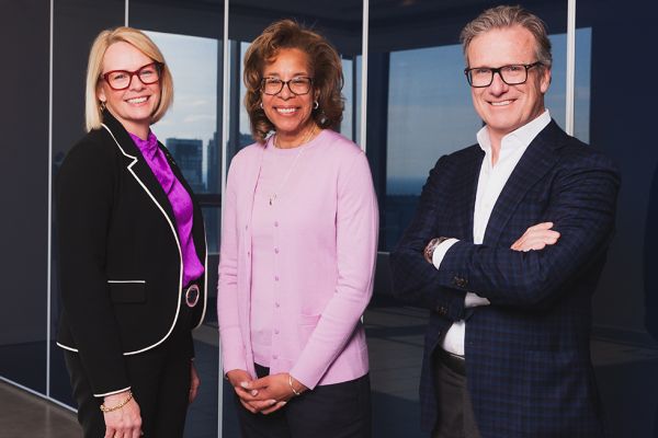 Francisca Quinn, Smith School of Business Dean Dr. Wanda Costen, and Mike Quinn, BCom’88