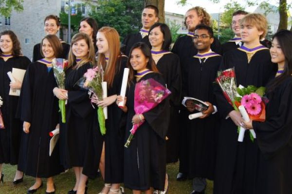 Charlotte Blinston & other Cmp12 grads at convocation