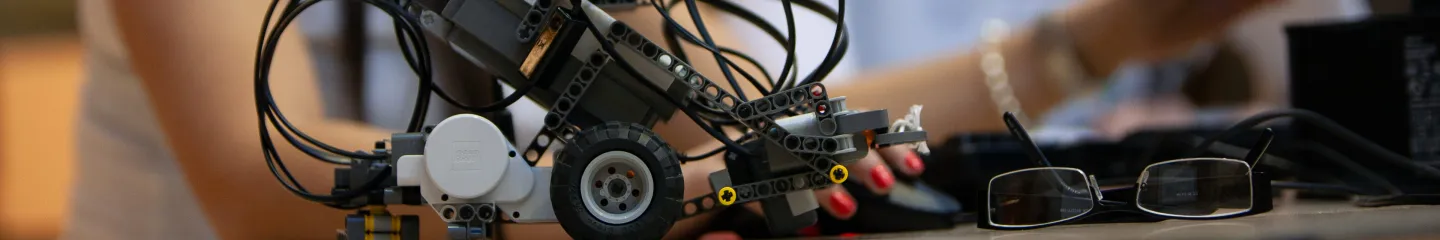 Electronic and mechanic device being operated by a student. 